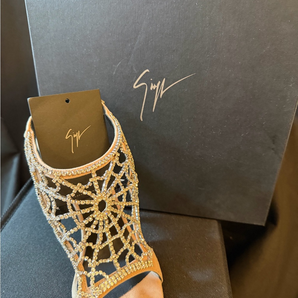Rare Giuseppe Zanotti Elaine Spider with Swarovski Crystals. 37.5 BNIB Dust Bag